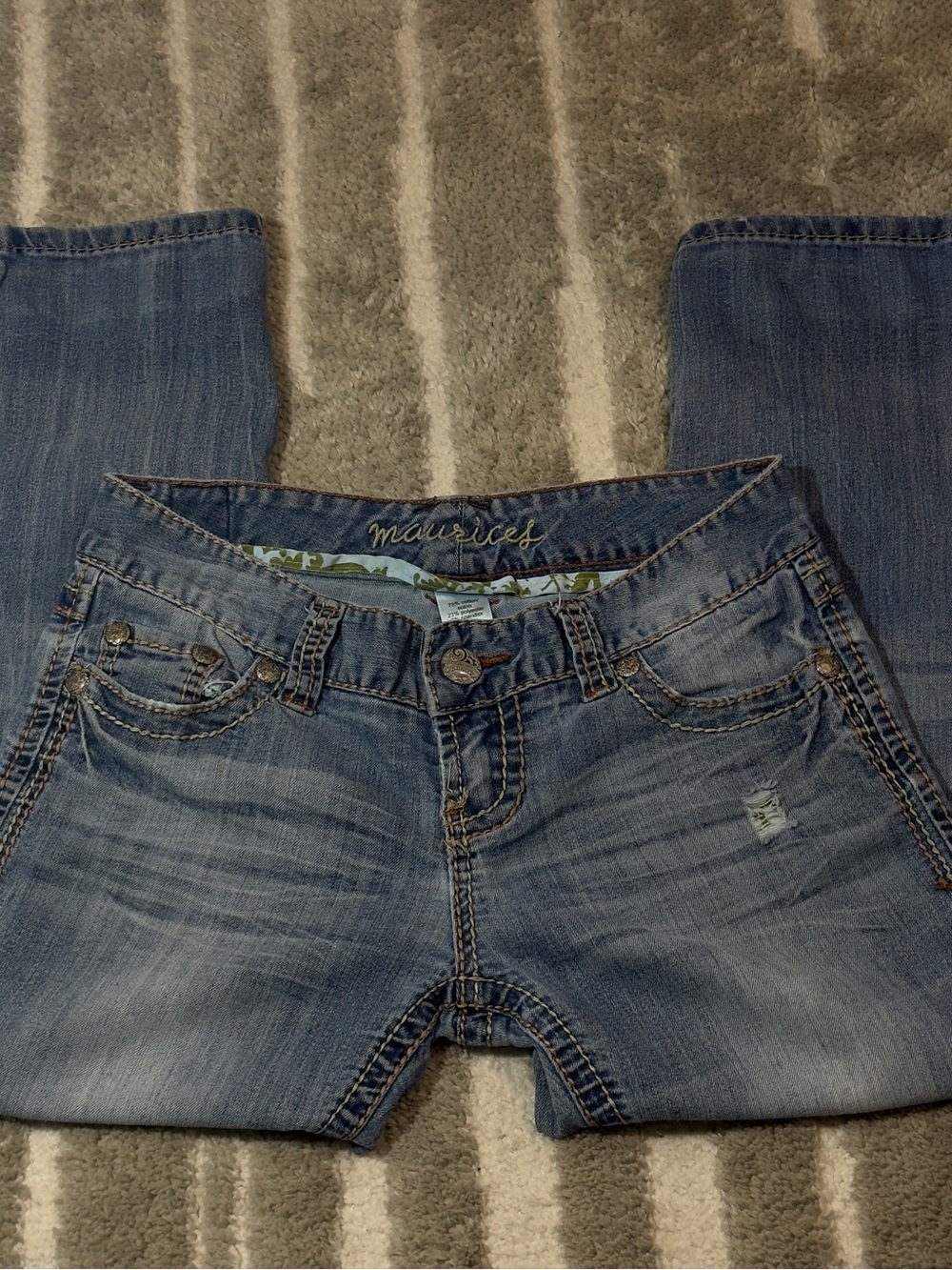 Vintage Y2K Maurices Distressed Denim Capris